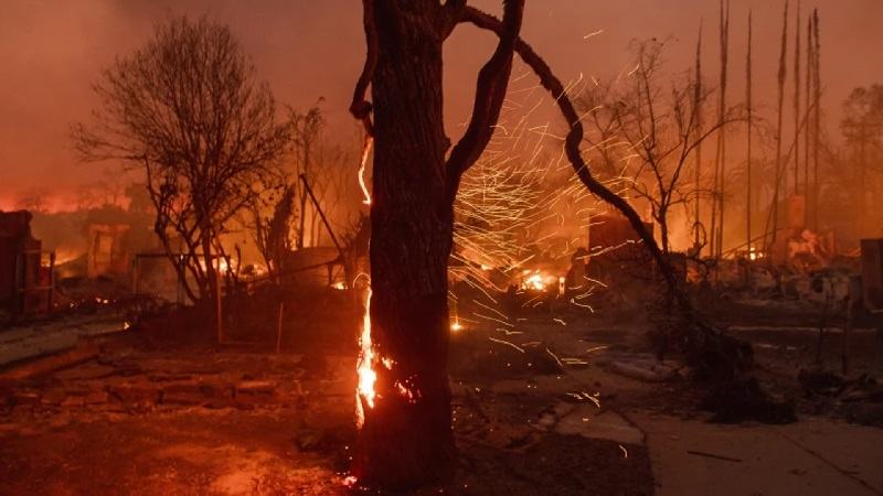 Search for bodies as LA firefighters brace for more wind
