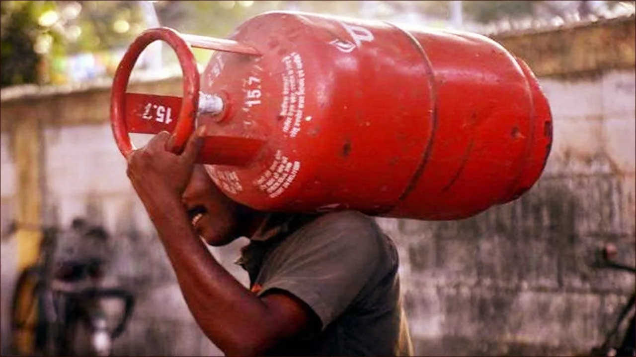 এলপিজির নতুন দাম নির্ধারণের ঘোষণা আজ