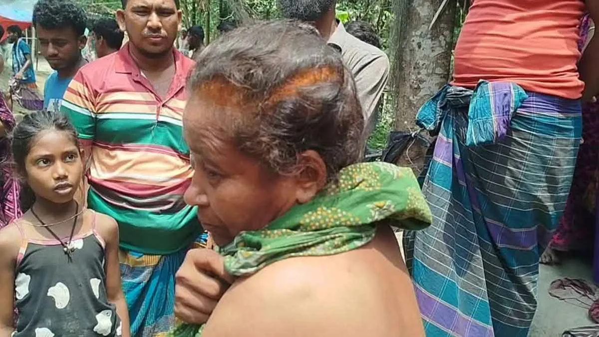 নারীকে বিবস্ত্র করে শরীরে মরিচের গুঁড়া ছিটিয়ে নির্যাতন