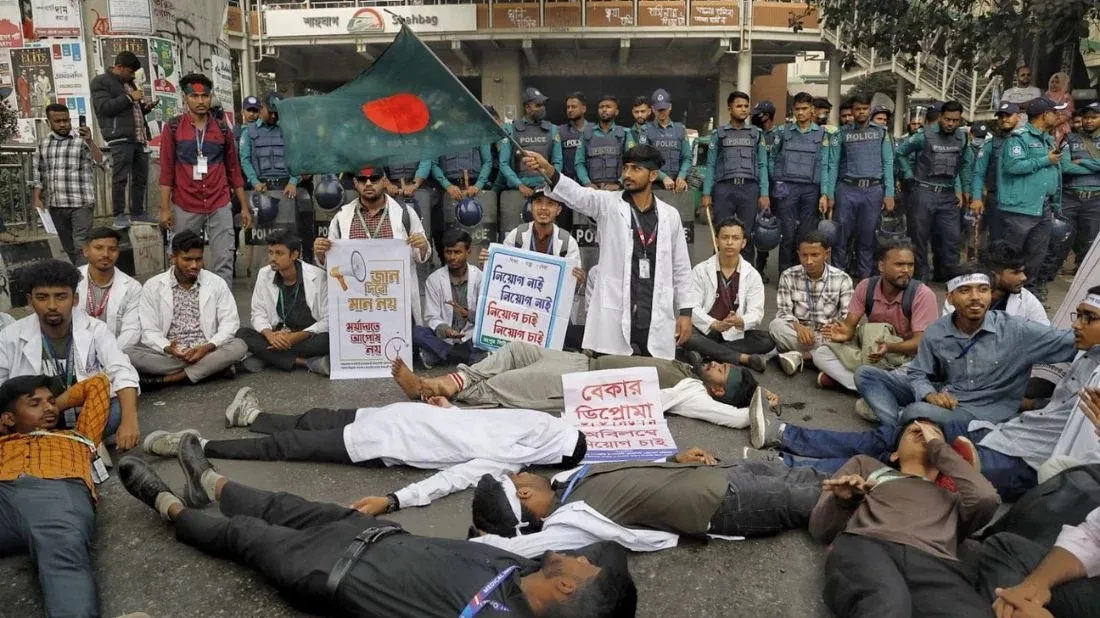 MATS students block Shahbagh in protest over unmet demands