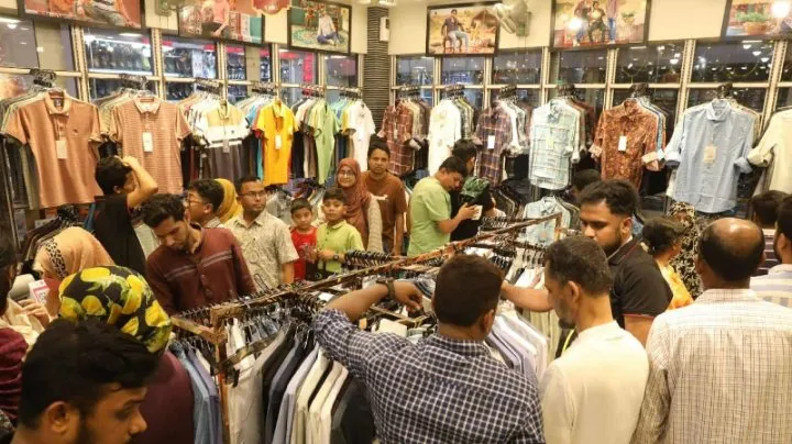 ঈদের শেষ মুহূর্তের কেনাকাটায় নগরবাসী