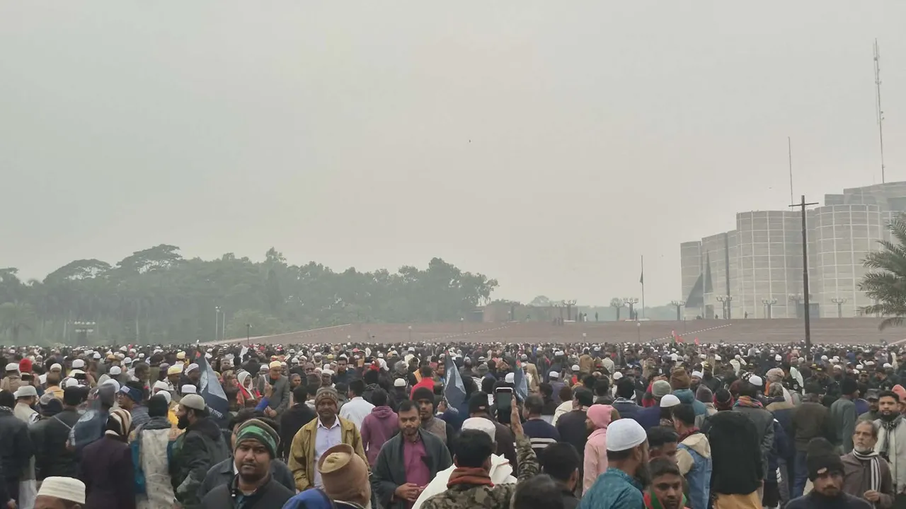 Manik Mia Avenue packed to capacity ahead of Khaleda Zia’s janaza