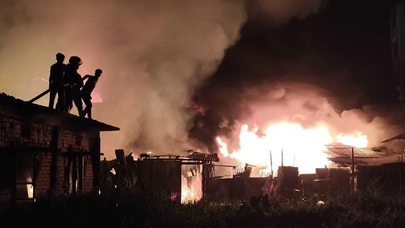 Massive fire at Noakhali’s Hawkers Market
