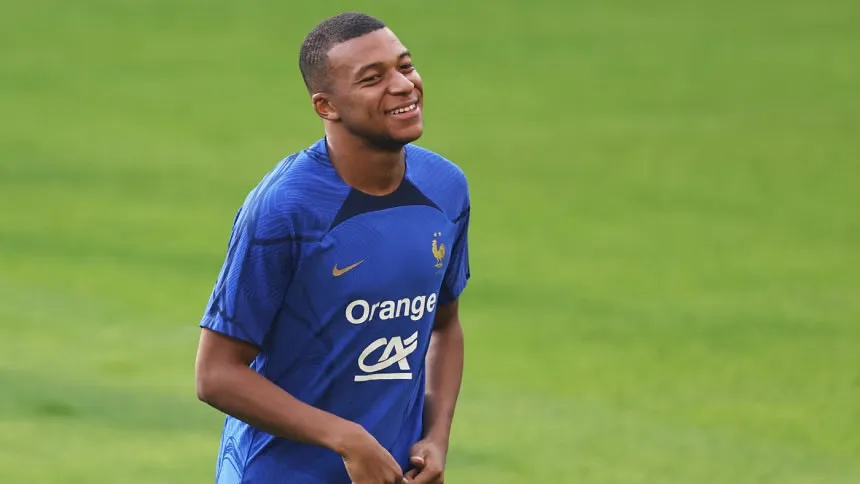 Mbappe to be available against Nice, says Luis Enrique