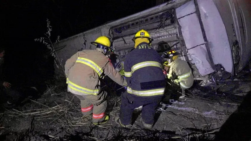 18 dead in Mexico tourist bus crash