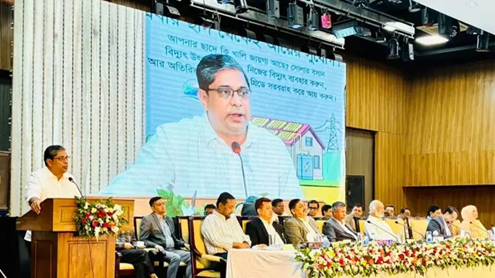 নিজ বাসভবনের সৌরবিদ্যুৎ থেকে জাতীয় গ্রিডে ১২০০ ইউনিট দিয়েছেন প্রধানমন্ত্রী