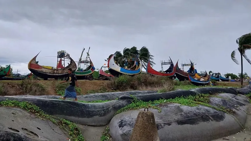 Mocha starts crossing Cox’s Bazar coast, wind speed up to 215 kmph: BMD