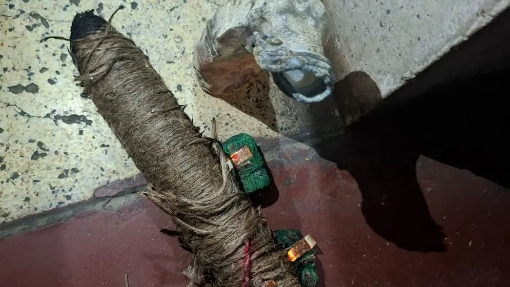 ৪ পুলিশ প্রত্যাহার, ছিনতাইকারী সন্দেহে গ্রেপ্তার ৩