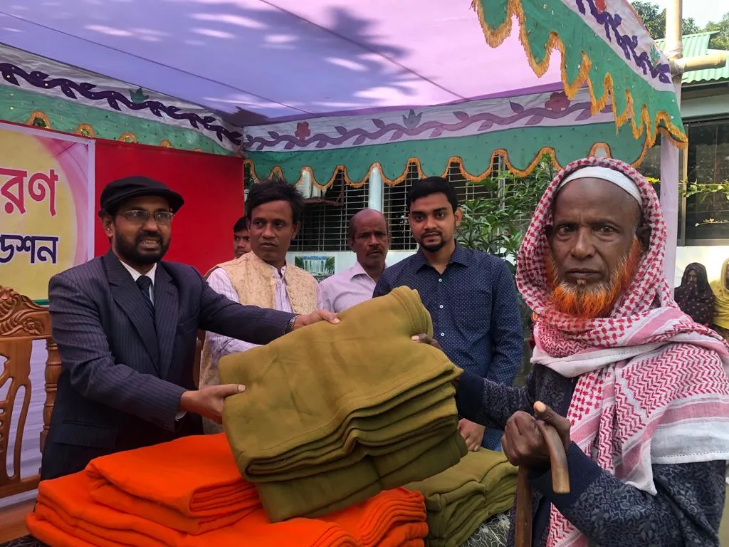 মজিদ বানু ফাউন্ডেশনের উদ্যোগে  মুক্তাগাছায়  শীত বস্ত্র বিতরণ