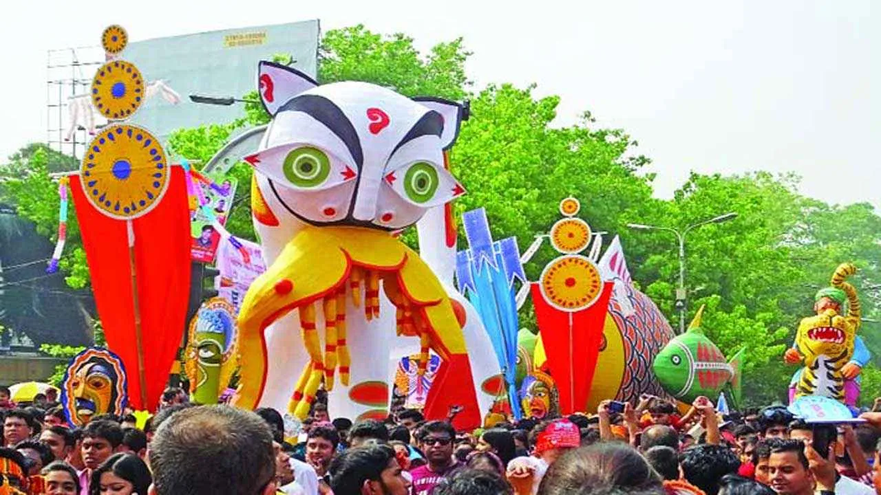 ‘মঙ্গল’ বাদ, নতুন নামে বর্ষবরণের শোভাযাত্রা