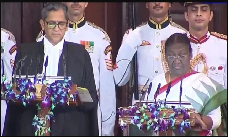 ভারতের রাষ্ট্রপতি হিসেবে শপথ নিলেন দ্রৌপদী মুর্মু