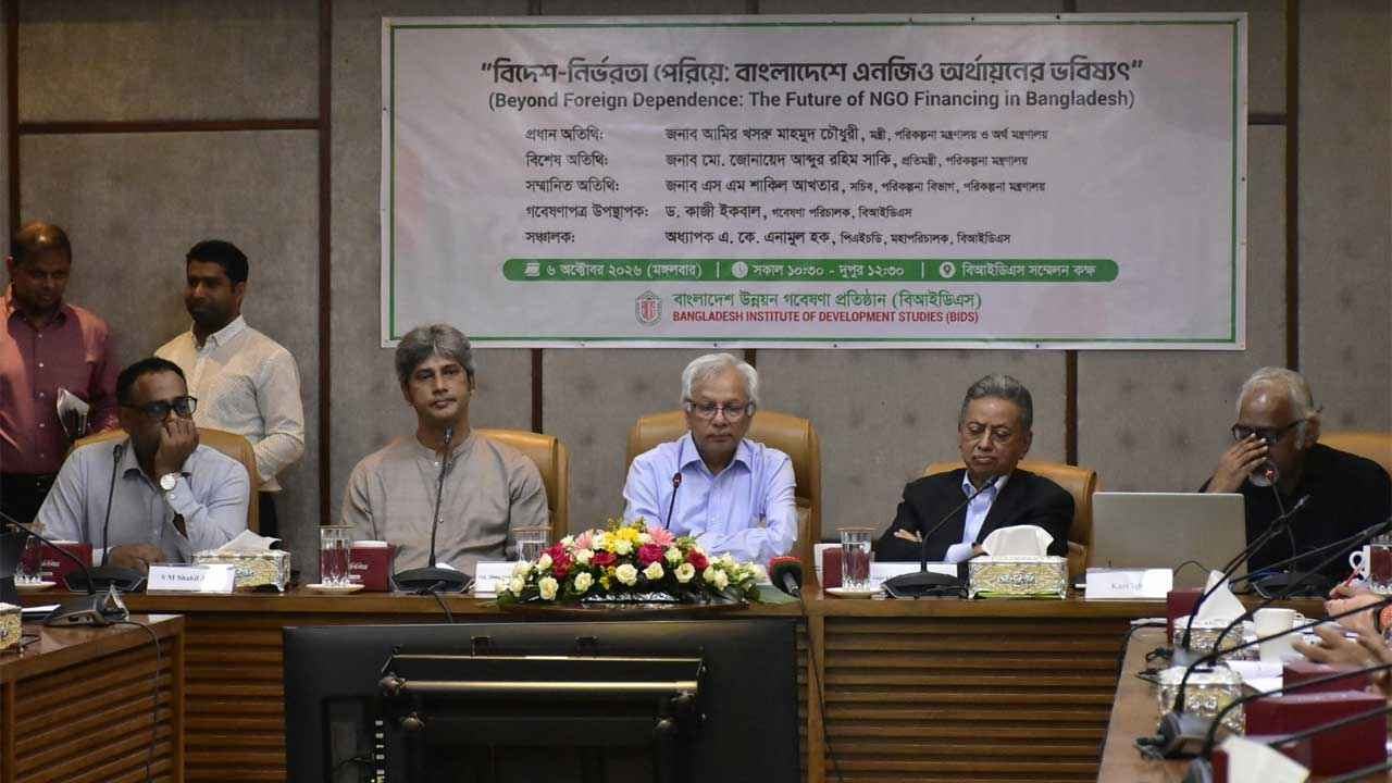 বিদেশি অনুদান পতনে অস্তিত্ব সংকটে ২২০০ এনজিও
