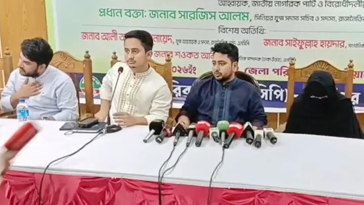 সরকার স্বৈরাচারী আচরণ করছে: নাহিদ ইসলাম