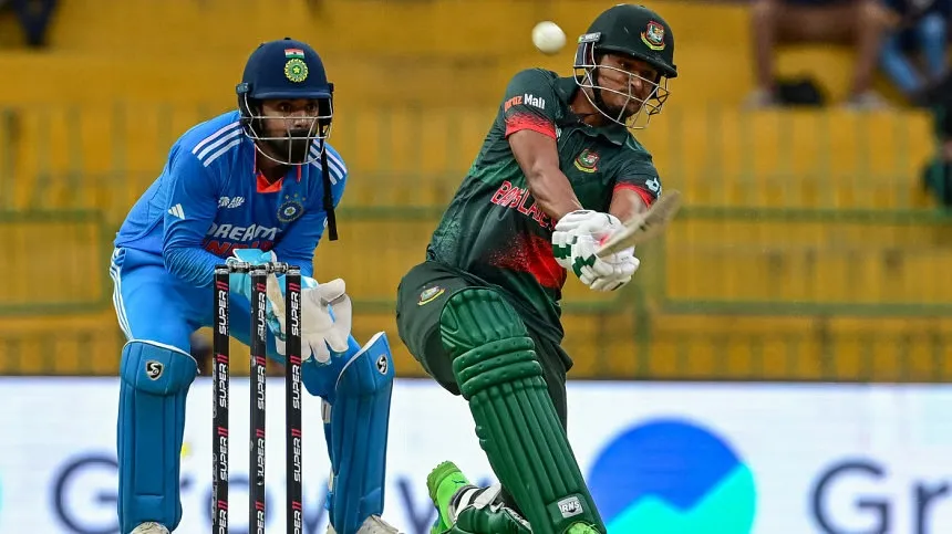 Nasum helps Bangladesh past 200