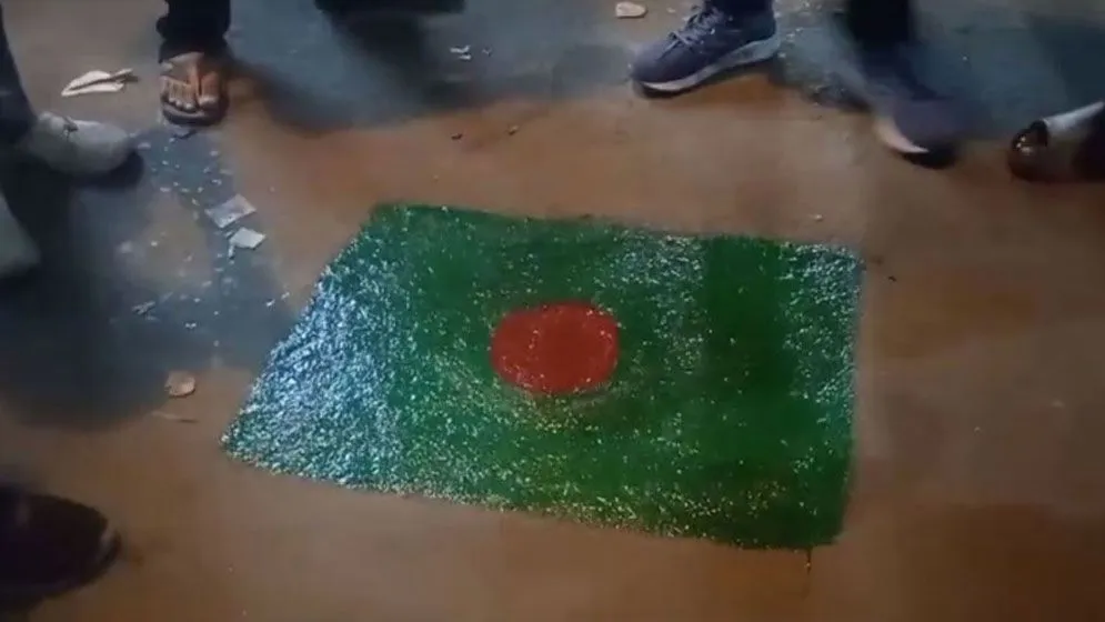 পশ্চিমবঙ্গে বাংলাদেশের পতাকা অবমাননায় ‘বজরং’ ৩ সদস্য গ্রেফতার