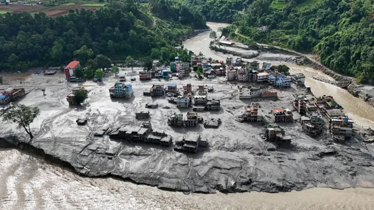 নেপালে ভয়াবহ হিমবাহধসে মৃত্যু ছাড়াল ৩৯০