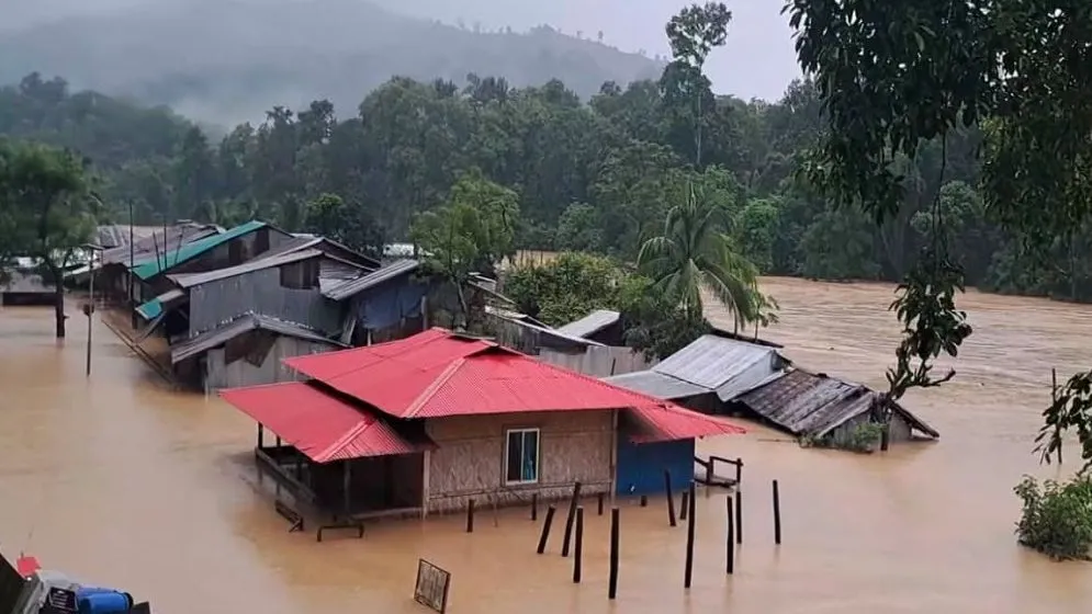 টানা বৃষ্টি ও পাহাড়ী ঢলে ভাসছে রাঙ্গামাটি, ৫ উপজেলা জলমগ্ন