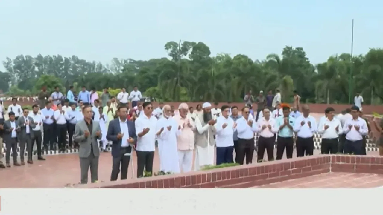 জাতীয় স্মৃতিসৌধে নবনিযুক্ত ৫ মন্ত্রী-প্রতিমন্ত্রীর শ্রদ্ধা