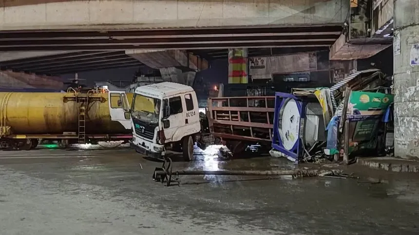 Oil wagon-lorry collision leaves 1 dead in Chattogram