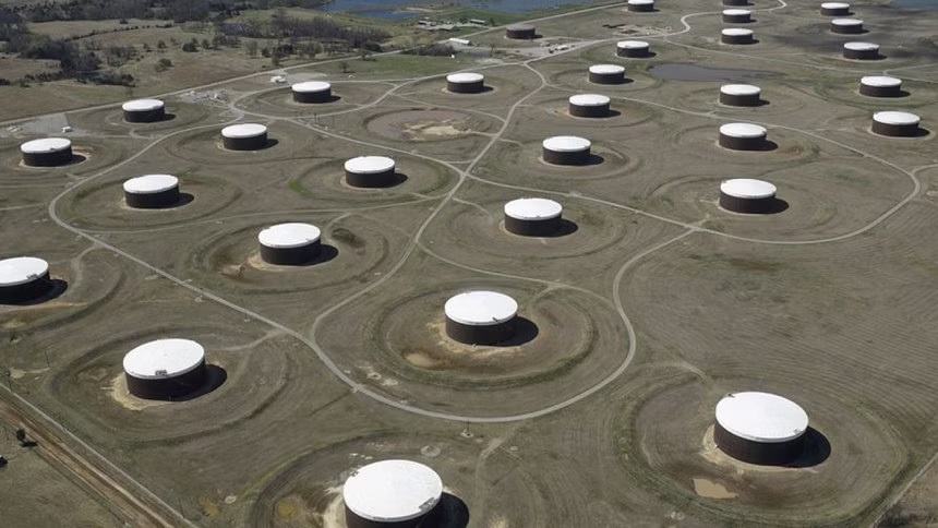 Oil falls on higher US oil stocks, inflation data in focus