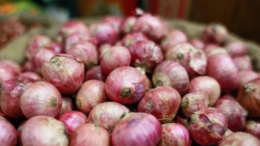 3 Tangail traders fined for selling onions at higher rate