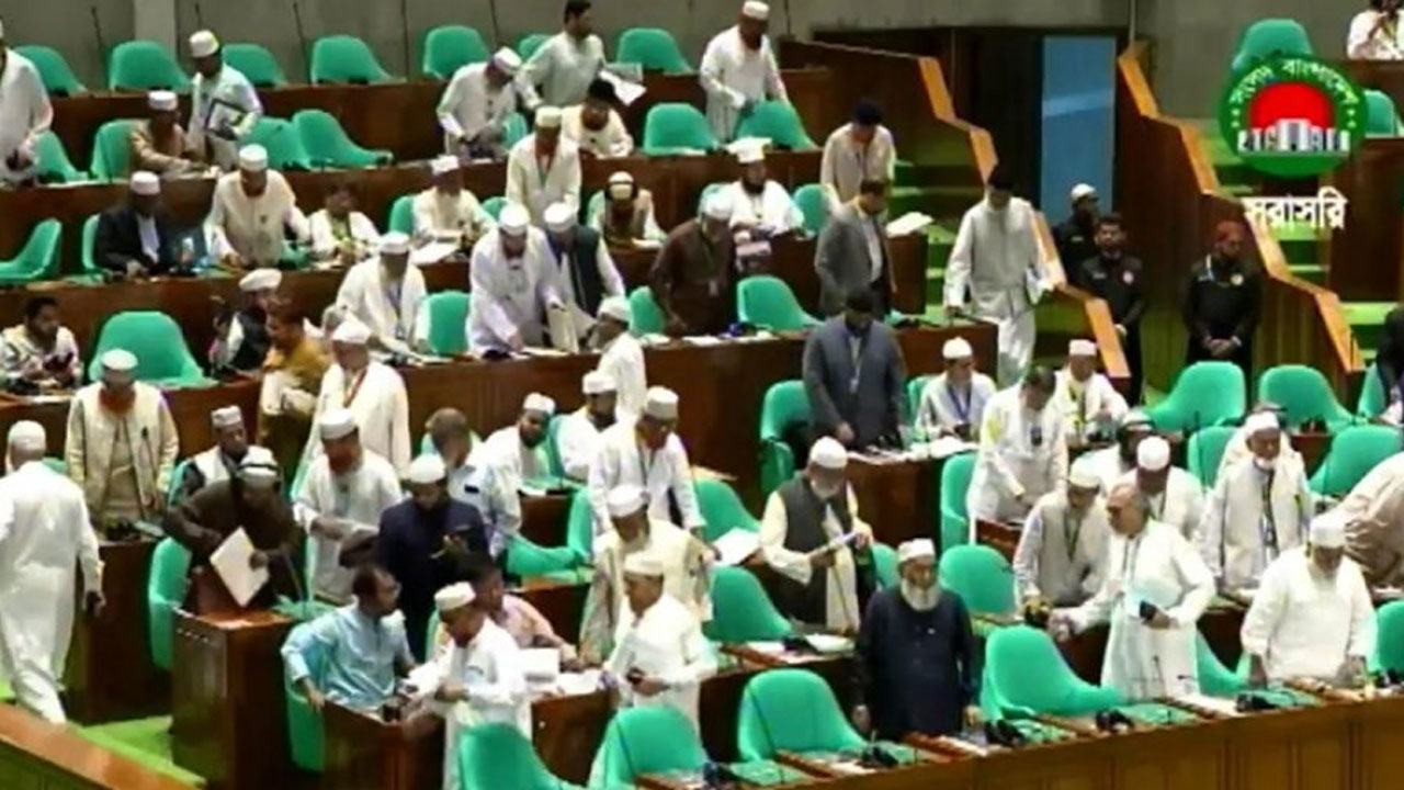 Opposition-party-walks-out-of-parliament