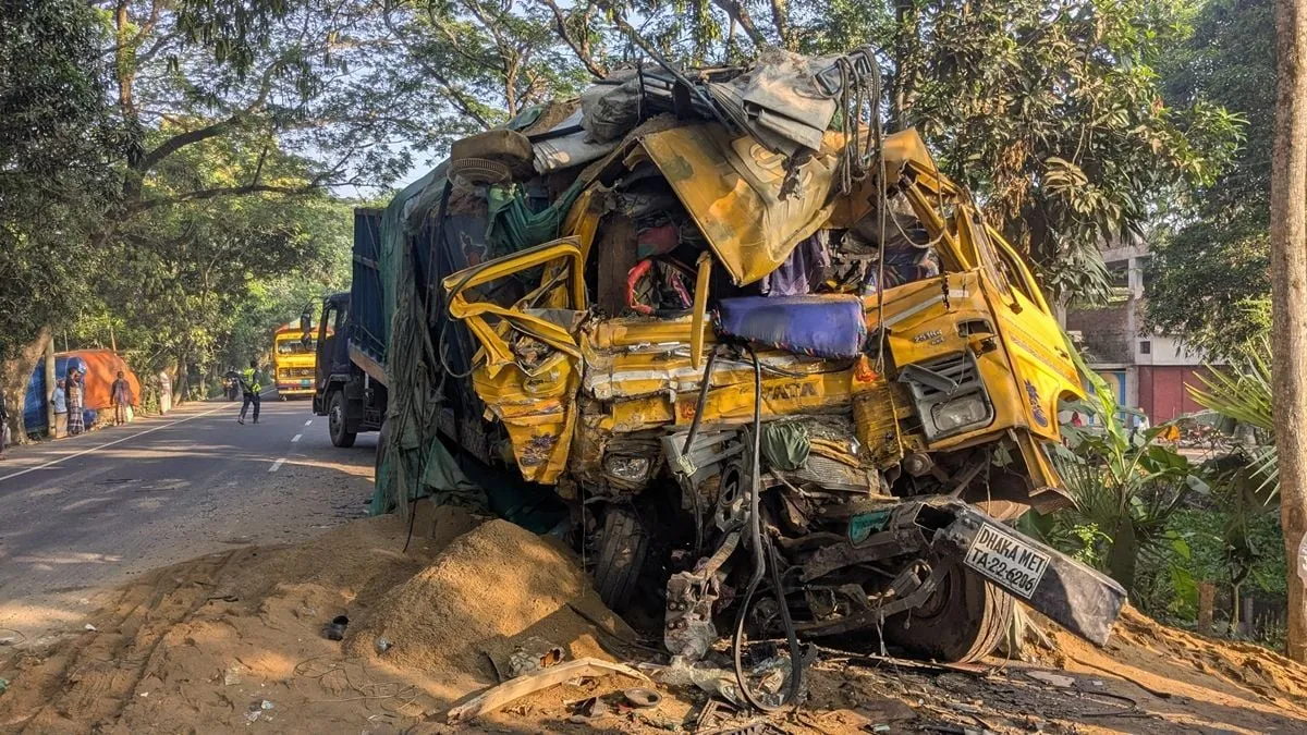 নাটোরের সড়কে ঝরল ১০ প্রাণ