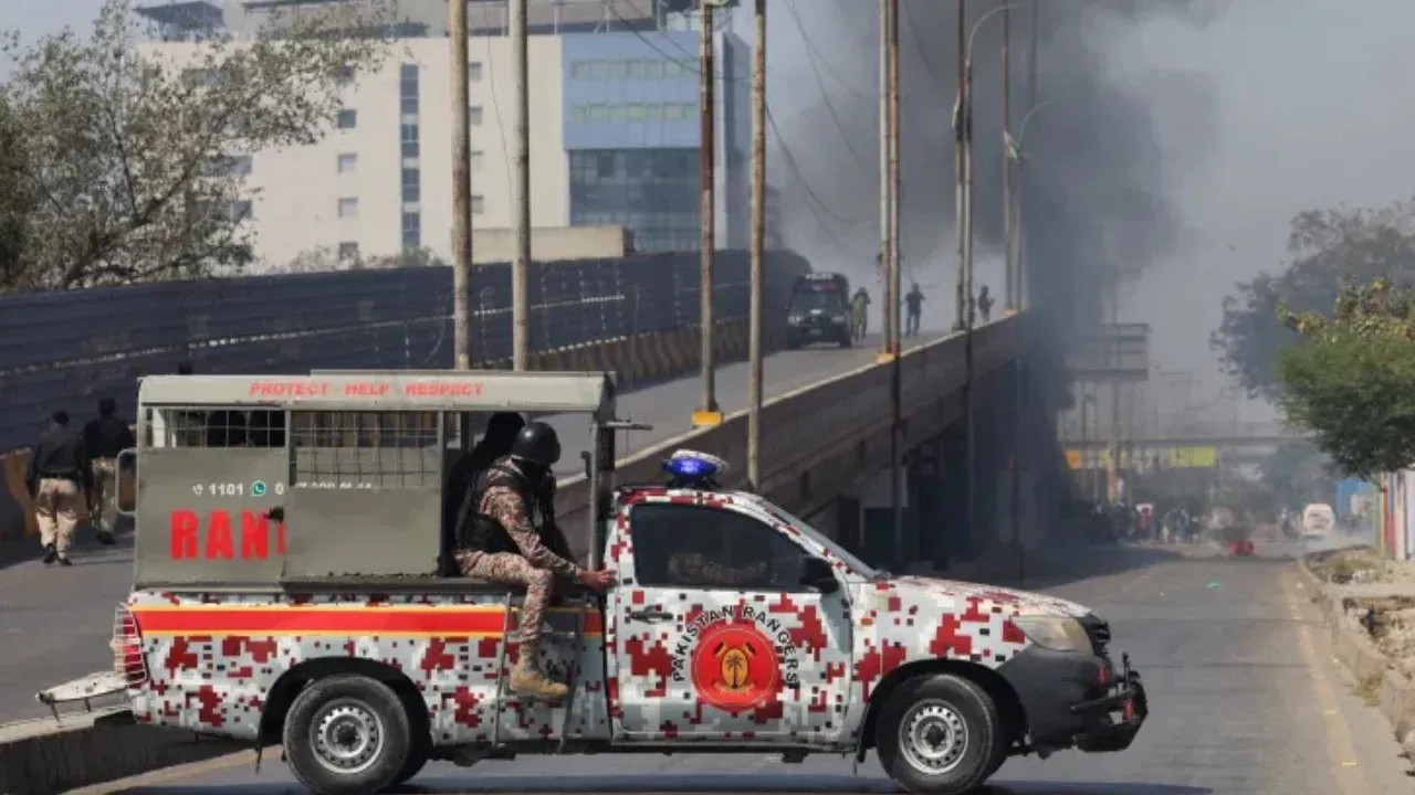 পাকিস্তানে মার্কিন কনস্যুলেটে হামলা, নিহত ৯