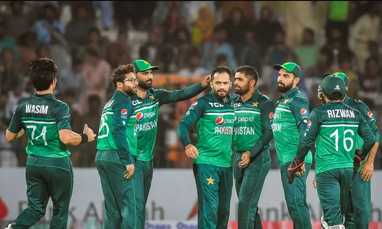 নওয়াজের ঘূর্ণিতে পাকিস্তানের টানা ১০ জয়