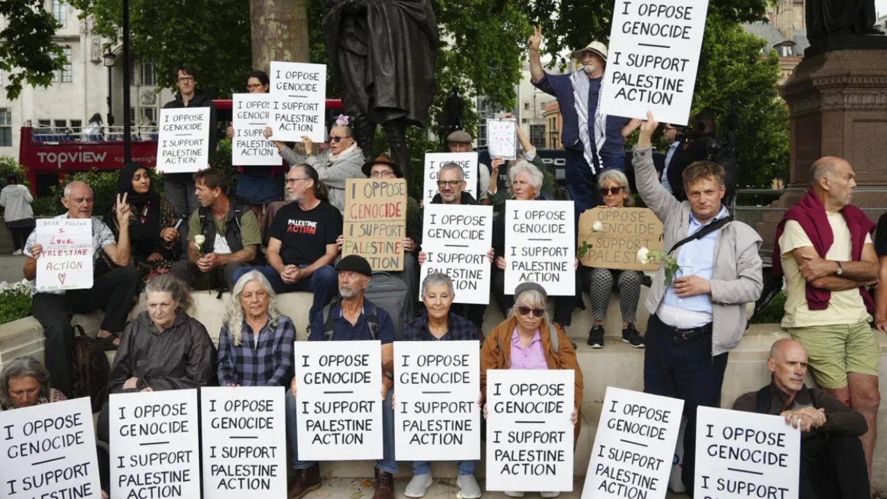 ব্রিটেনের নিষেধাজ্ঞা চ্যালেঞ্জ: ফিলিস্তিনপন্থি সংগঠনকে ১৩০ বিশিষ্ট ব্যক্তির সমর্থন