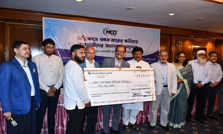 বঙ্গবাজারের ক্ষতিগ্রস্ত ১৪২ ব্যবসায়ীর পাশে ডিএমসিসিআই, সহযোগিতায় এসএনসি