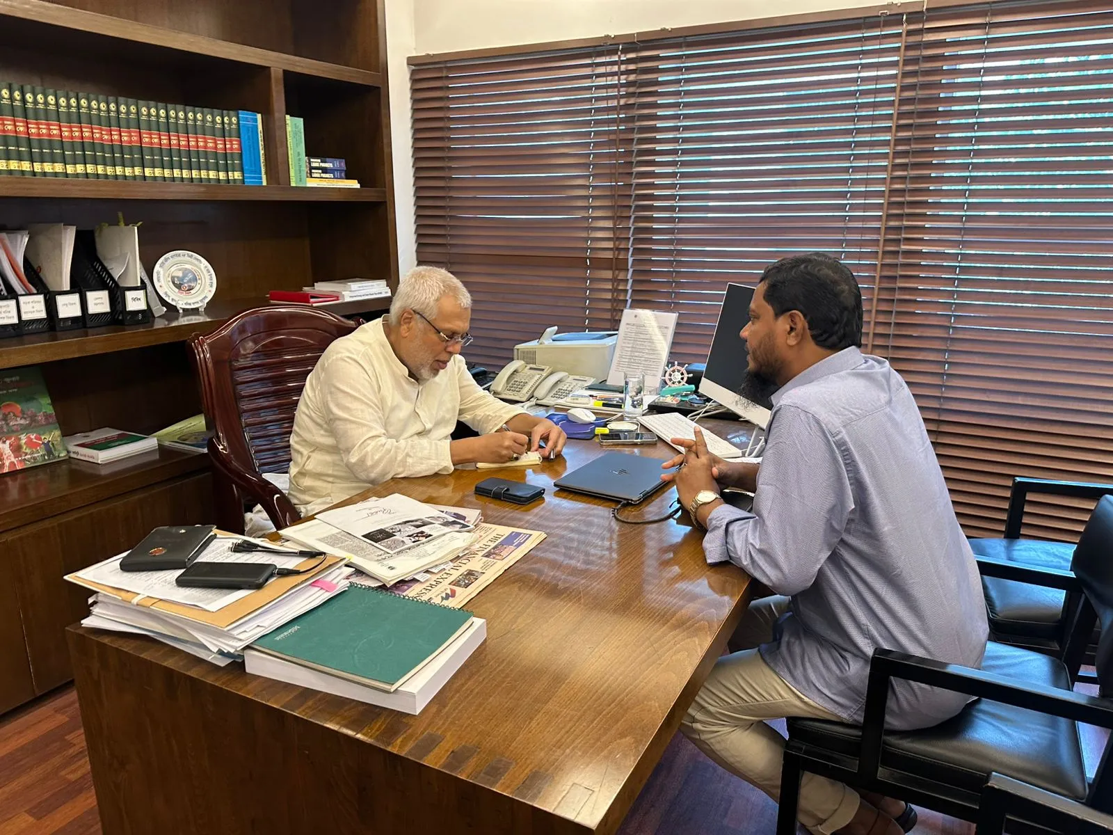 বগা সেতু নির্মাণে অগ্রগতি সাধনে সড়ক পরিবহন- সেতু উপদেষ্টার সঙ্গে ড. মাসুদের বৈঠক