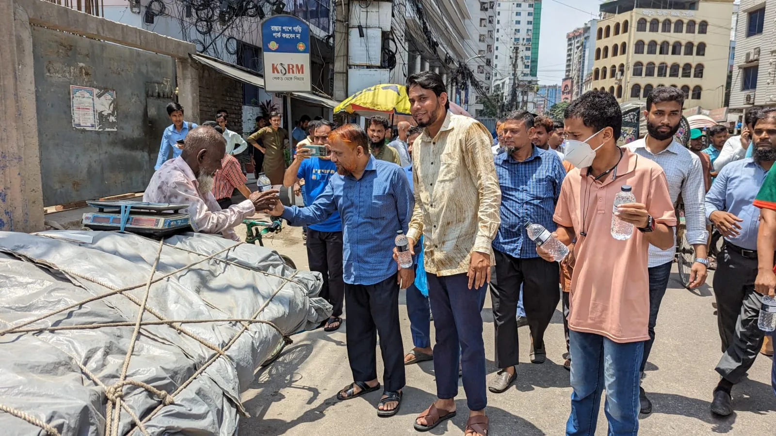 দাবদাহে সহযোগিতা নিয়ে শ্রমজীবী ও মেহনতী মানুষের পাশে দাঁড়াতে হবে : ড.হেলাল