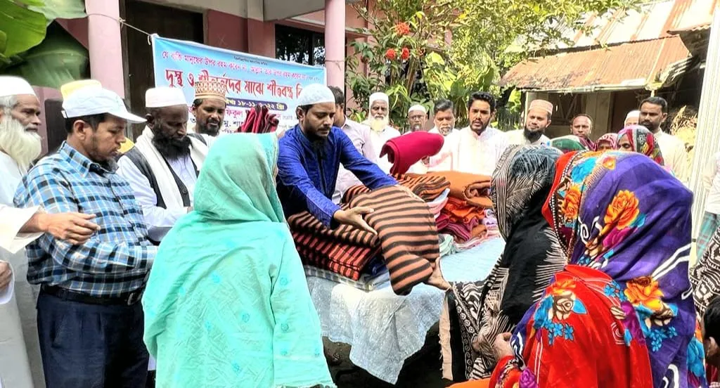বাউফলে ড. শফিকুল ইসলাম মাসুদের শীতবস্ত্র বিতরণ