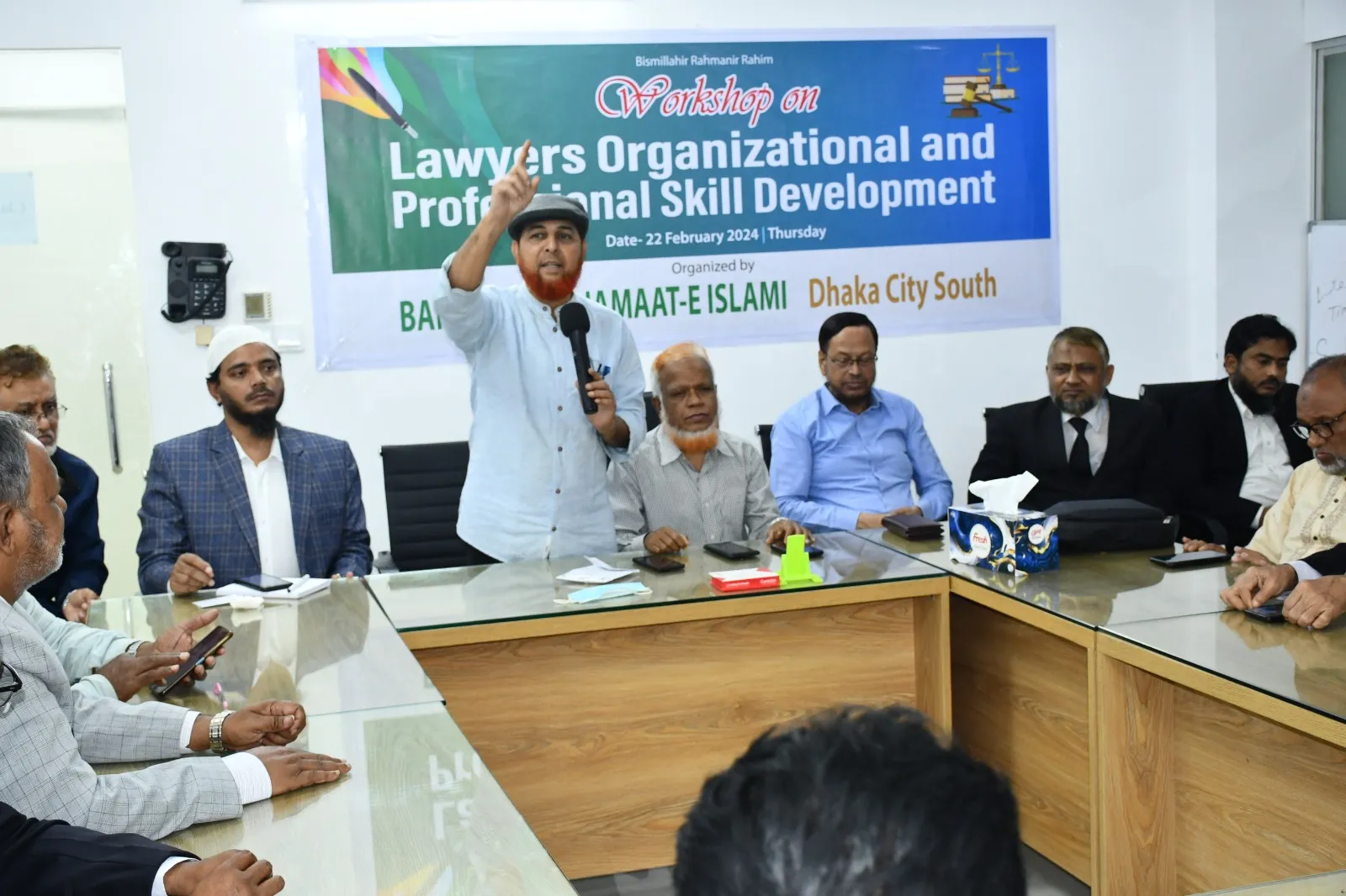 গণতন্ত্র পুনরুদ্ধারে আইনজীবীদের কাজ করতে হবে : রফিকুল ইসলাম