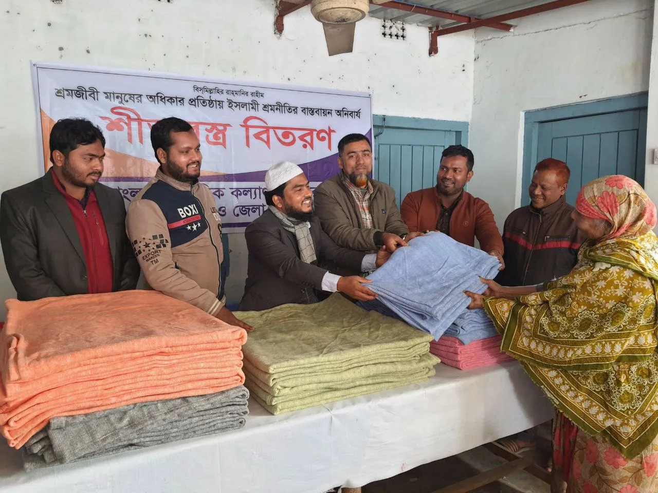 আসুন শীতার্ত মানুষের পাশে দাঁড়াই: দেলাওয়ার হোসেন
