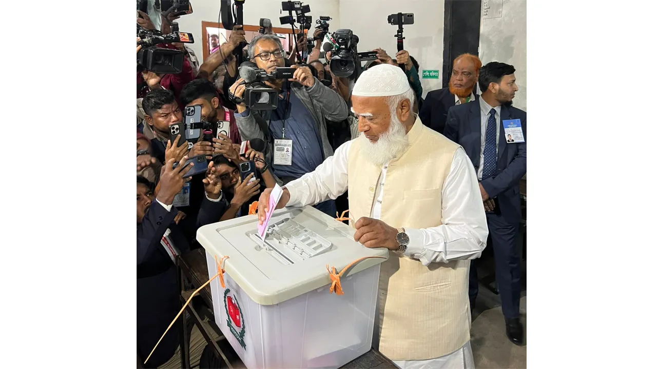 ভোট দিলেন জামায়াত আমির ডা. শফিকুর রহমান