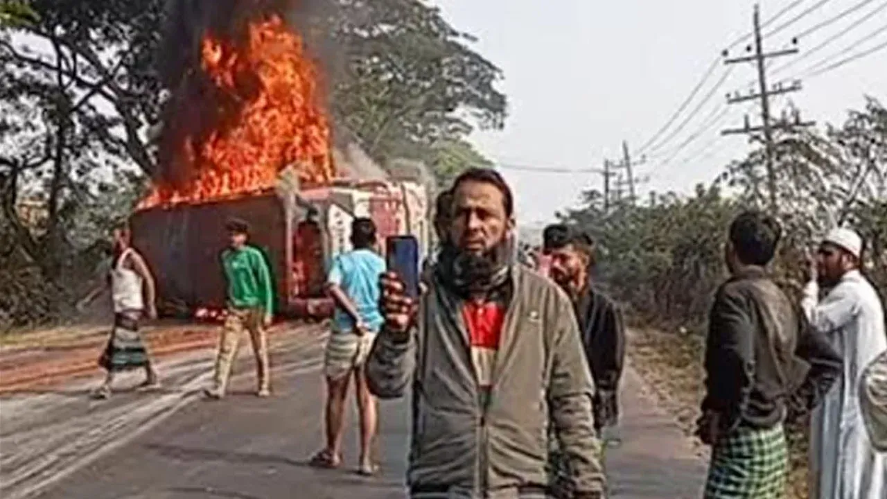 কুমিল্লায় তিন বাহনের সংঘর্ষ, নিহত ৪