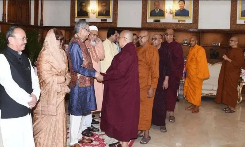 President urges Buddhist leaders to work for people's wellbeing