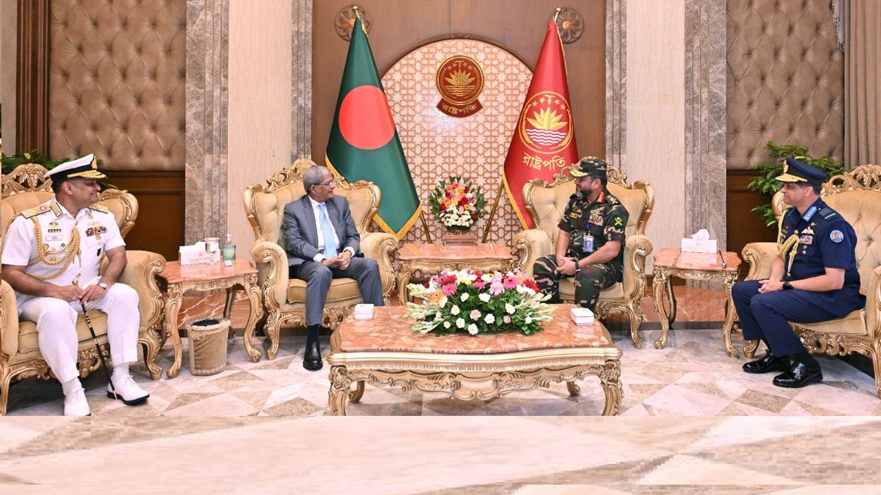 President_Mirza_Fakhrul_Islam_and_the_chiefs_of_the_three_services_1_20260825_193349836