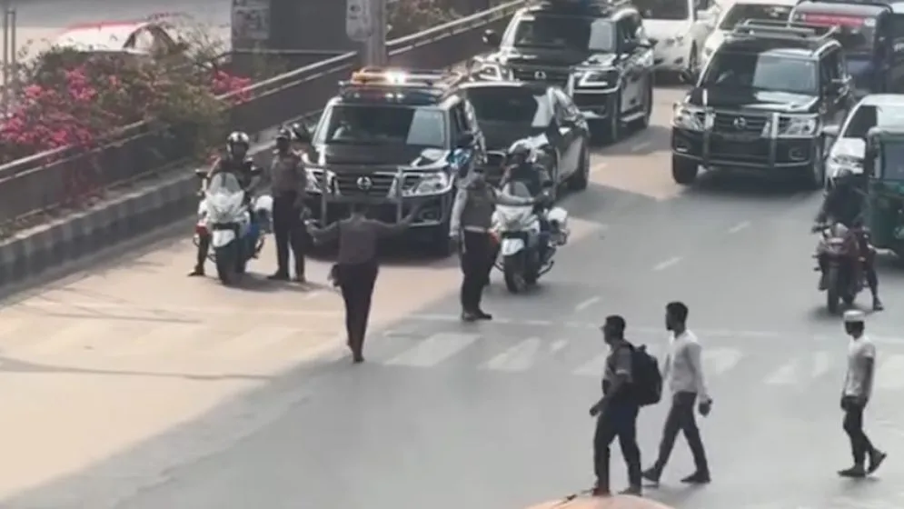 কারওয়ান বাজার সিগন্যালে আটকে গেল রাষ্ট্রপতির গাড়িবহর