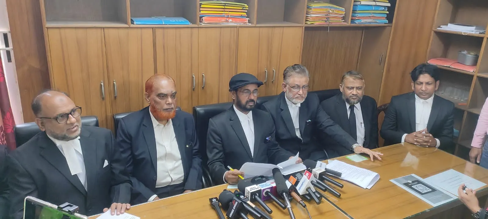 বিচার ব্যবস্থা নিয়ে সাংবাদিক সম্মেলনে বক্তব্য রাখছেন মতিউর রহমান আকন্দ