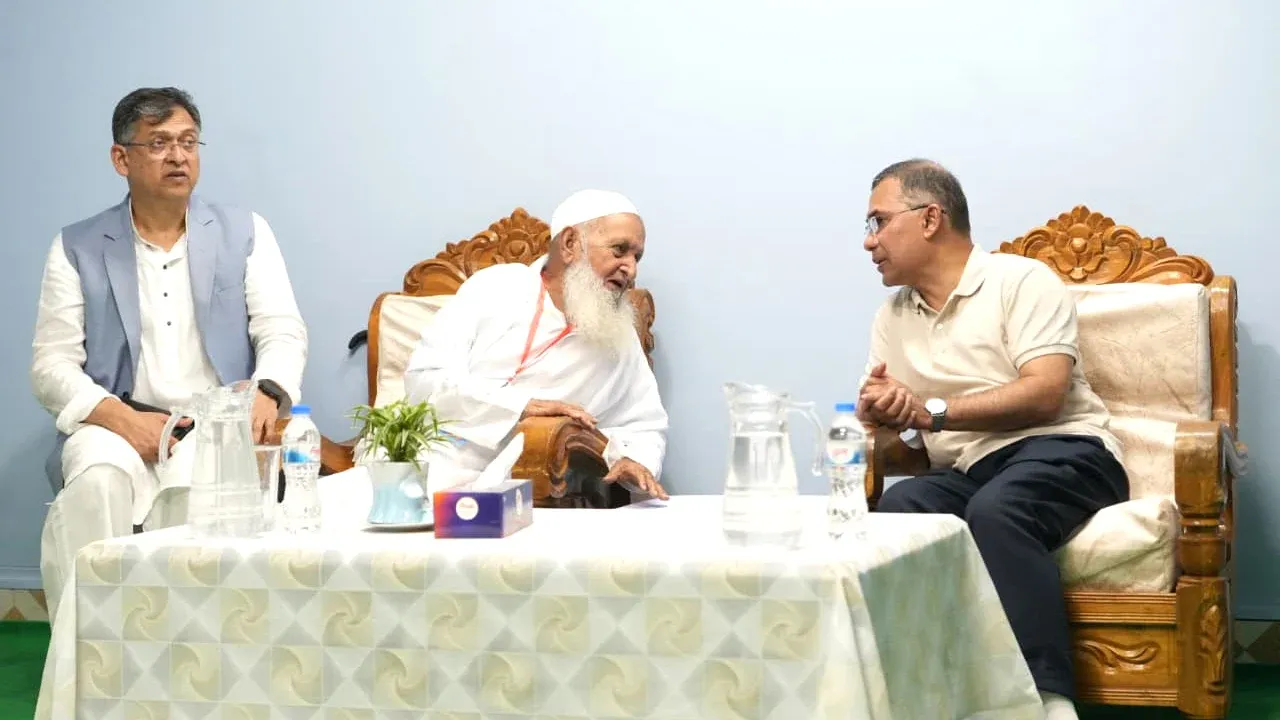 প্রধানমন্ত্রীর সঙ্গে হেফাজত আমিরের সৌজন্য সাক্ষাৎ