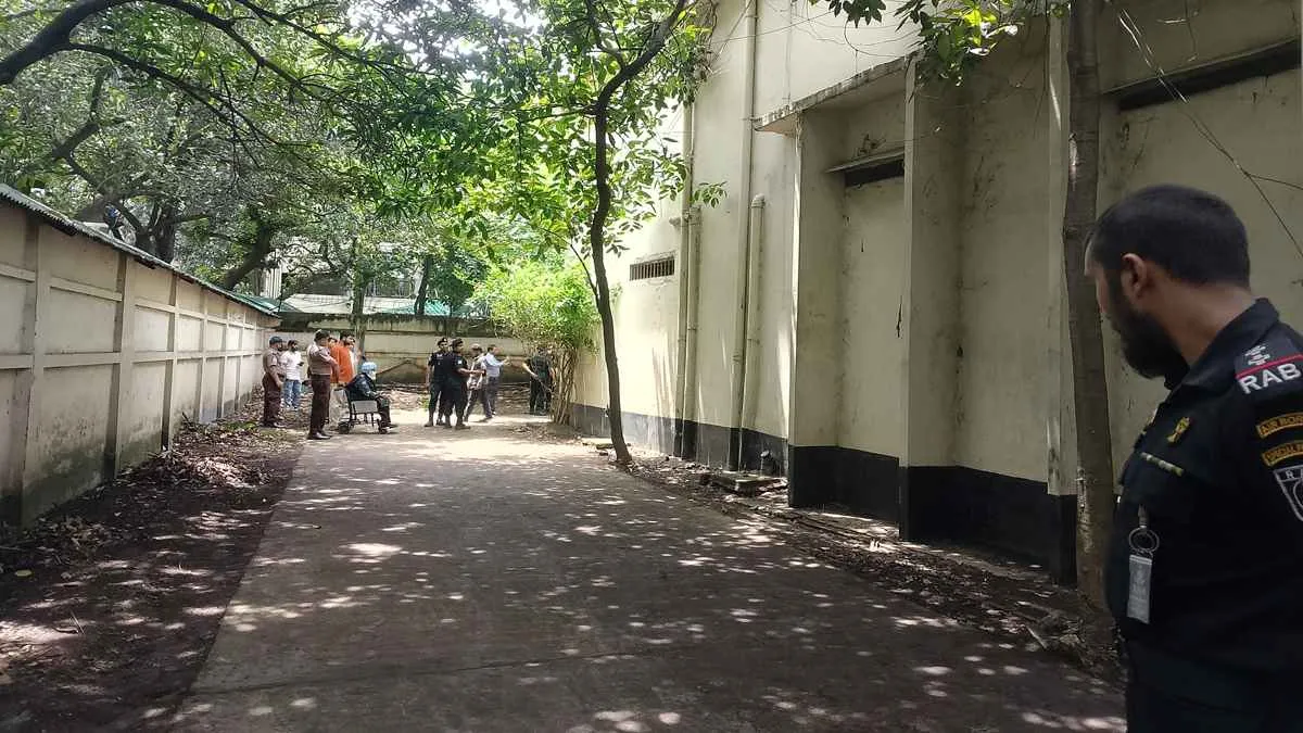 র‌্যাবের ‘আয়নাঘর’ ঘুরে দেখলেন ট্রাইব্যুনালের বিচারক ও প্রসিকিউশন দল