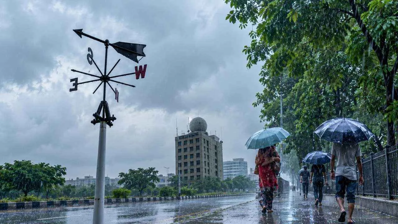 ৭২ ঘণ্টার মধ্যে বিদায় নেবে বর্ষা