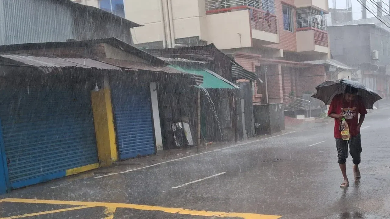 রাজধানীসহ বিভিন্ন স্থানে ভারী বৃষ্টি