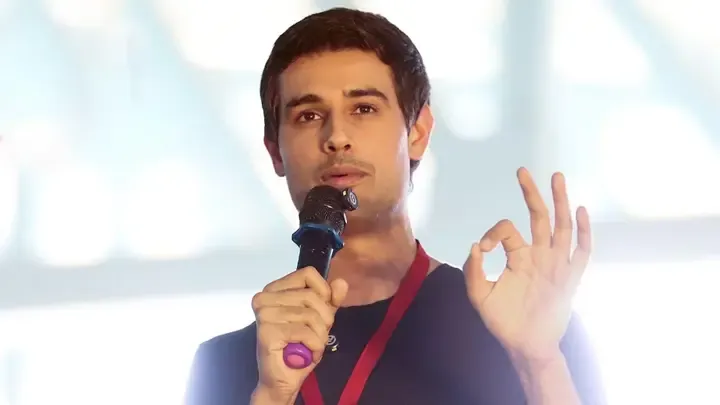 মোদিকে হিটলার-মুসোলিনির পরিণতি স্মরণ করিয়ে ধ্রুব রাঠির হুঁশিয়ারি
