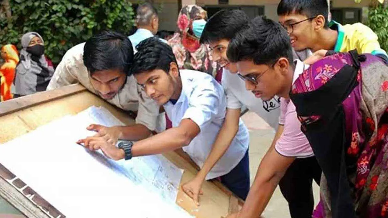 এসএসসির ফলে গণিত-ইংরেজি-বিজ্ঞানের ধাক্কা!