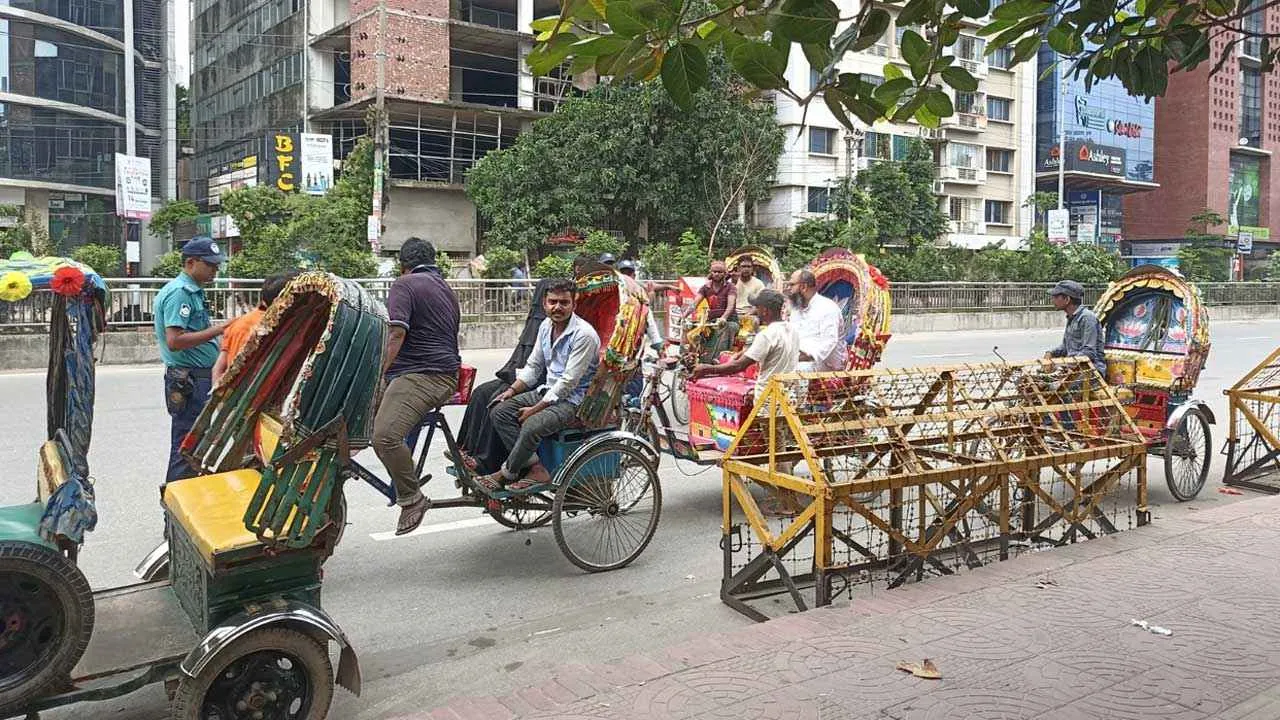 তিন দিনের মধ্যে ব্যাটারিচালিত রিকশা বন্ধের নির্দেশ
