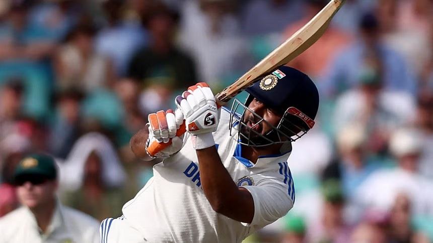 Pant lights fuse as India lead Australia by 145